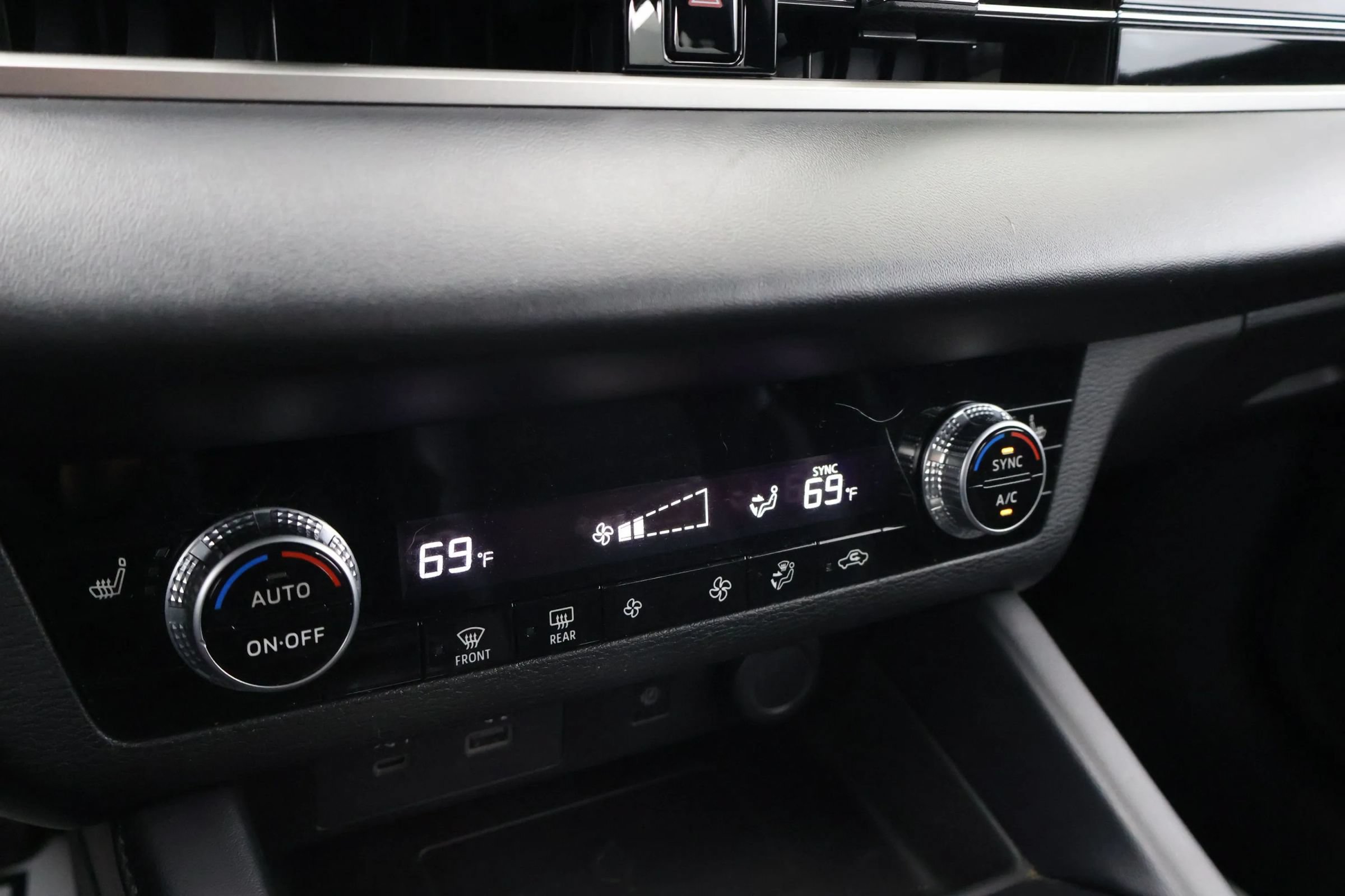 Used 2024 Mitsubishi Outlander FWD image 36