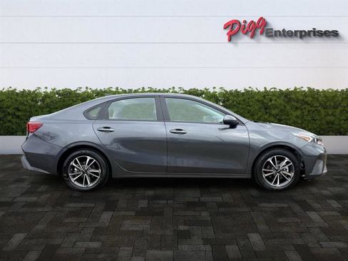 Used 2024 Kia Forte LXS image 10