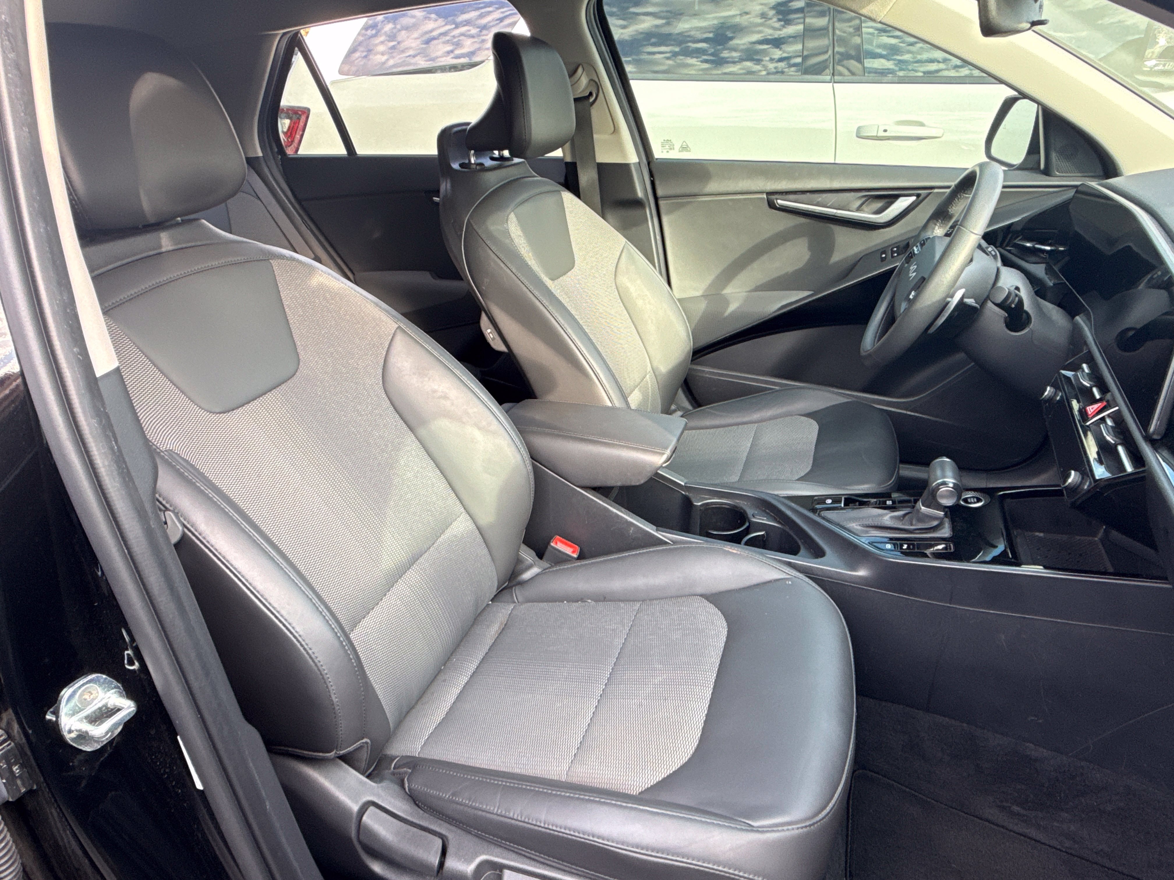 Used 2023 Kia Niro EX FWD image 22