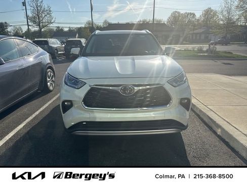 Used 2020 Toyota Highlander Platinum image 2