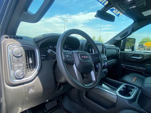 Used 2023 GMC Sierra 2500 AT4 w/ AT4 Preferred Package AWD/4WD image 9