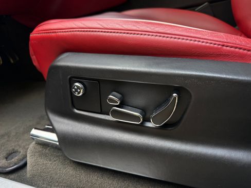 Used 2018 Bentley Bentayga AWD/4WD image 54