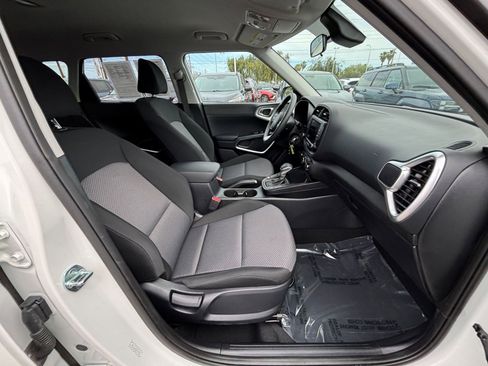 Used 2025 Kia Soul LX w/ LX Technology Package image 24