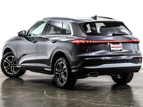 Used 2025 Audi Q5 Premium Plus w/ Premium Plus image 12