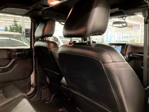 Used 2015 Jeep Wrangler Unlimited Sahara w/ Dual Top Group image 15