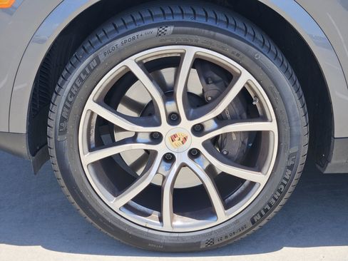 Certified 2023 Porsche Cayenne Platinum Edition AWD/4WD image 14
