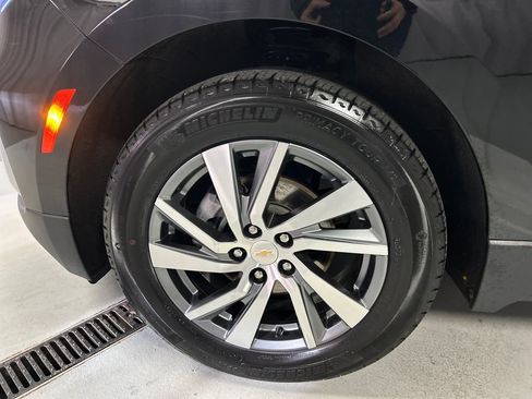 Used 2024 Chevrolet Equinox LT w/ LPO, Floor Liner Package FWD image 9