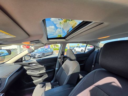 Used 2024 Nissan Altima 2.5 SV w/ SV Premium Package FWD image 15