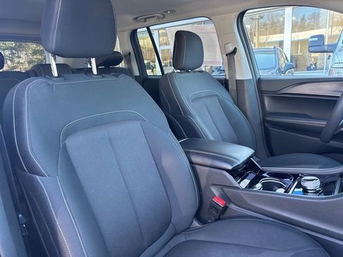 Used 2023 Jeep Grand Cherokee Laredo w/ Luxury Tech Group I image 12