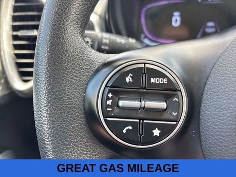 Used 2025 Kia Soul LX w/ LX Technology Package FWD image 8