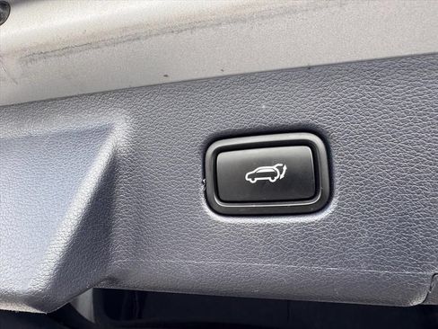 Used 2022 Hyundai Palisade SEL w/ Premium Package FWD image 11