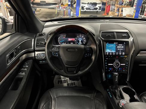 Used 2018 Ford Explorer Platinum AWD/4WD image 19