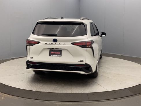 Used 2023 Toyota Sienna LE AWD/4WD image 4