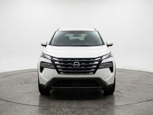 Used 2025 Nissan Rogue SV FWD image 2