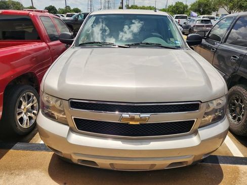 Used 2009 Chevrolet Suburban LS RWD image 2