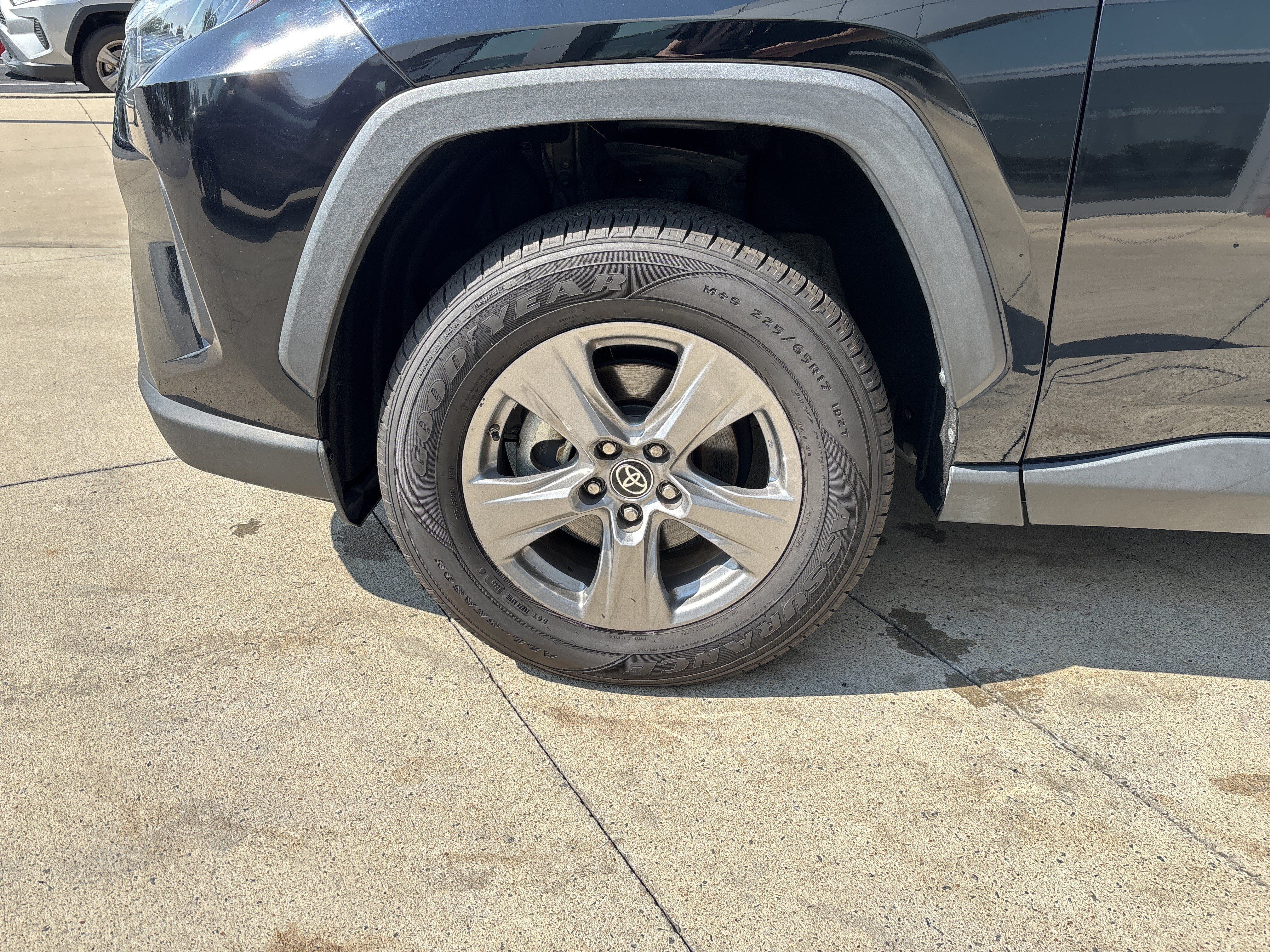 Used 2023 Toyota RAV4 LE AWD/4WD image 33