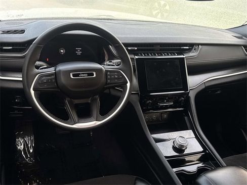 Used 2023 Jeep Grand Cherokee L Laredo image 7