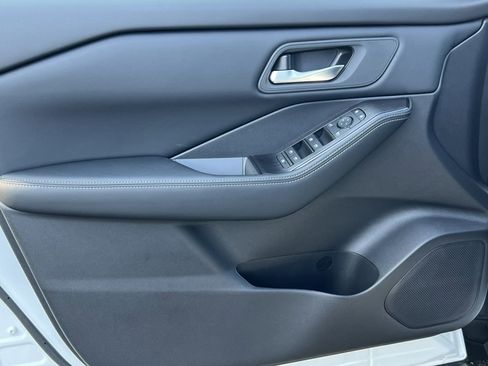 Certified 2026 Nissan Rogue SV image 11