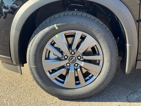 New 2025 Nissan Pathfinder SV image 9