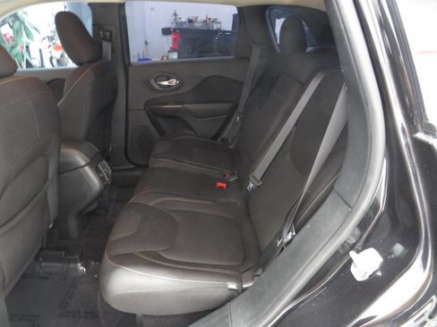 Used 2016 Jeep Cherokee Latitude w/ Comfort/Convenience Group FWD image 12