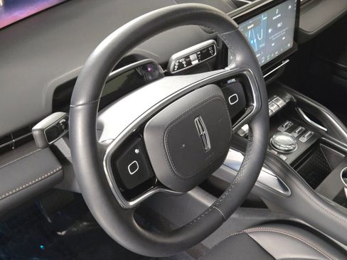 New 2026 Lincoln Nautilus Premier AWD/4WD image 23