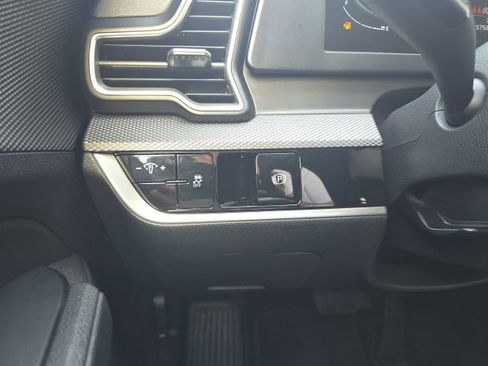 Used 2023 Kia Sportage LX image 15