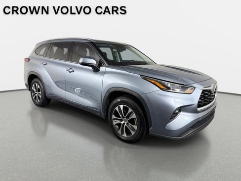 Used 2021 Toyota Highlander XLE FWD image 4