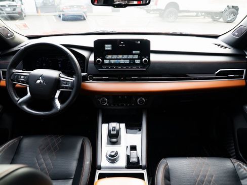 Used 2022 Mitsubishi Outlander SEL image 8