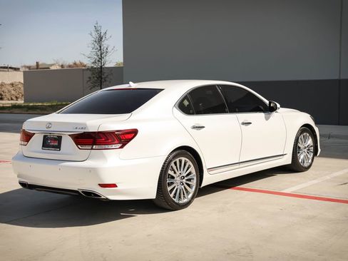 Used 2013 Lexus LS 460 w/ Comfort Pkg image 7