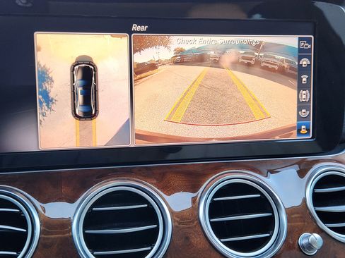 Used 2019 Mercedes-Benz E 300 4MATIC image 18