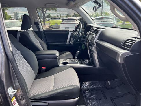 Used 2017 Toyota 4Runner SR5 AWD/4WD image 17