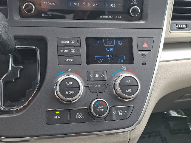 Used 2019 Toyota Sienna LE FWD image 16