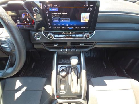 Used 2025 Chevrolet Colorado Trail Boss AWD/4WD image 11