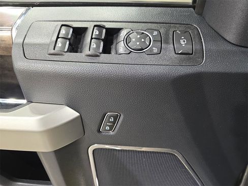 Used 2022 Ford F450 Lariat w/ FX4 Off-Road Package image 28