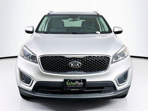 Used 2016 Kia Sorento LX w/ LX Convenience Package image 2