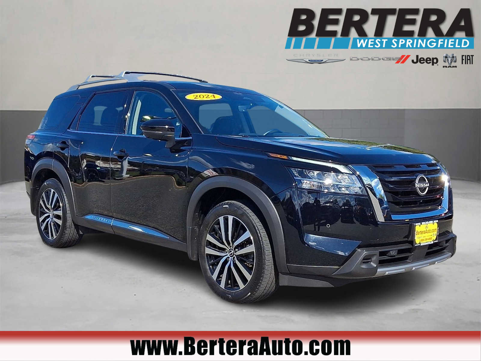 Used 2024 Nissan Pathfinder Platinum w/ Cargo Package AWD/4WD image 1
