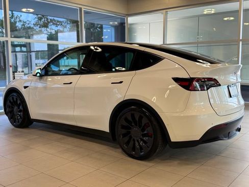 Used 2022 Tesla Model Y Performance AWD/4WD image 14