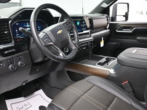 Used 2025 Chevrolet Silverado 2500 High Country w/ High Country Premium Package AWD/4WD image 14
