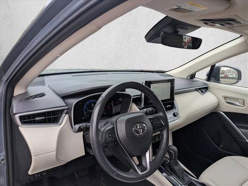 Used 2023 Toyota Corolla Cross XLE w/ Convenience Package AWD/4WD image 9