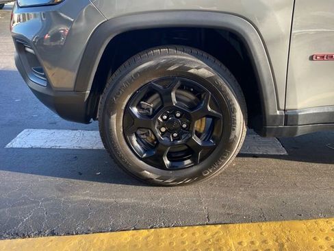 Used 2024 Jeep Compass Trailhawk image 12