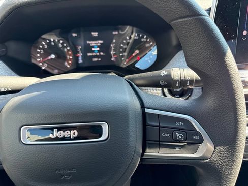 Used 2025 Jeep Compass Sport AWD/4WD image 25