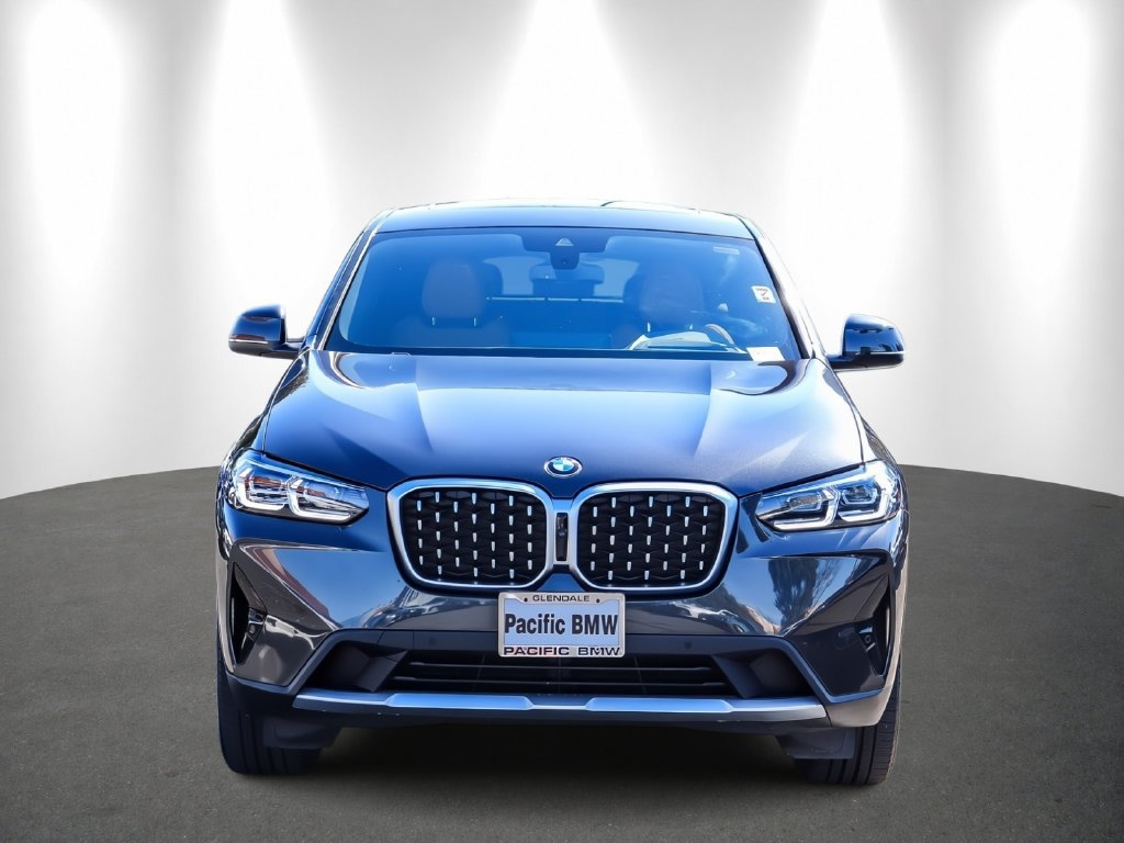 Used 2025 BMW X4 xDrive30i w/ Premium Package AWD/4WD image 2