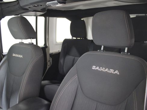 Used 2018 Jeep Wrangler Unlimited Sahara image 4