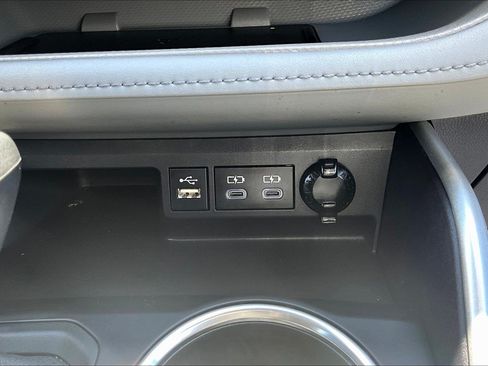 Used 2023 Toyota Highlander XLE AWD/4WD image 26