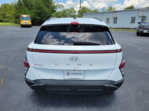 Used 2025 Hyundai Kona SEL FWD image 4