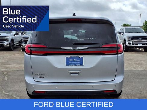 Used 2024 Chrysler Pacifica Touring-L FWD image 5
