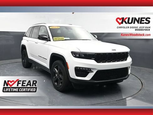 Used 2023 Jeep Grand Cherokee Limited w/ Black Appearance Package AWD/4WD image 1