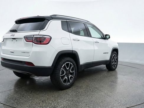Used 2025 Jeep Compass Trailhawk AWD/4WD image 9