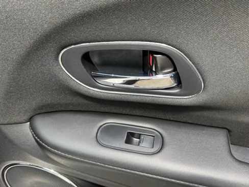 Used 2022 Honda HR-V LX image 12