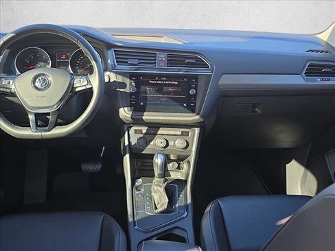 Used 2021 Volkswagen Tiguan SE image 17